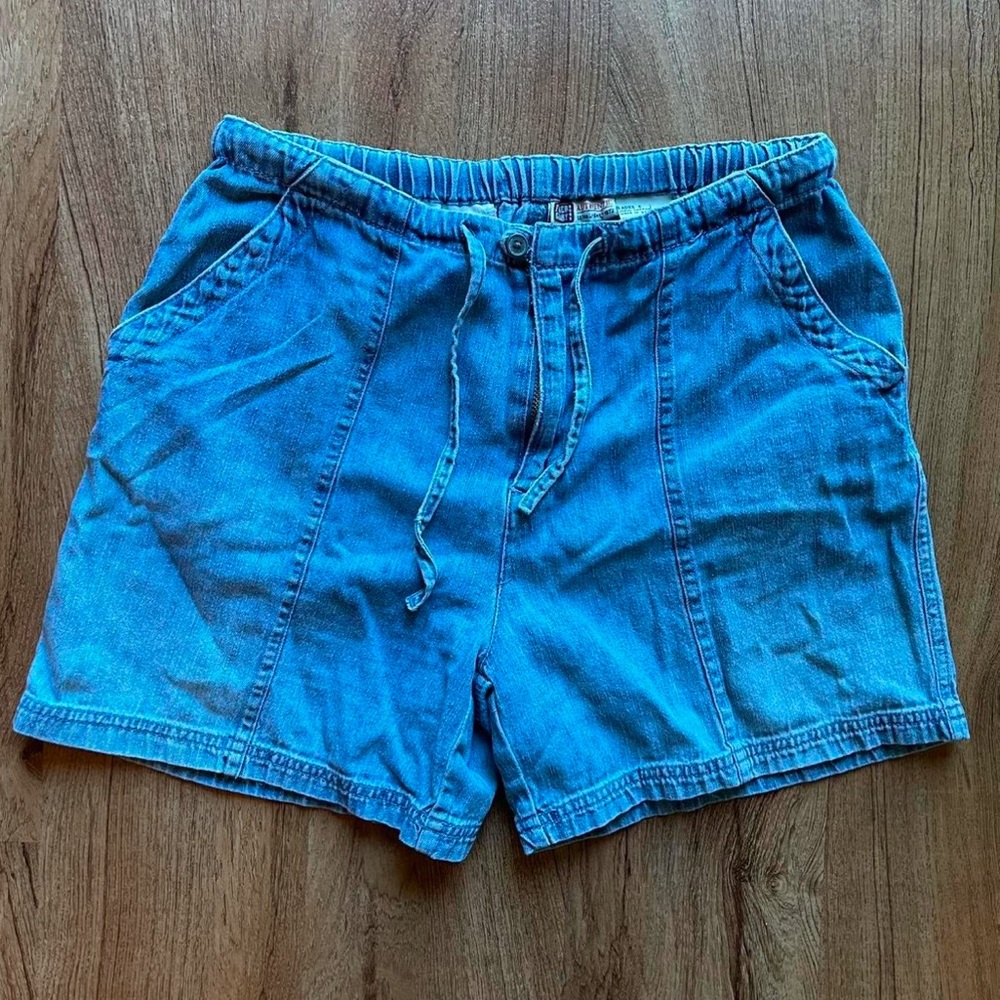 Vintage Y2K Light Weight Cotton Faded Glory denim shorts.